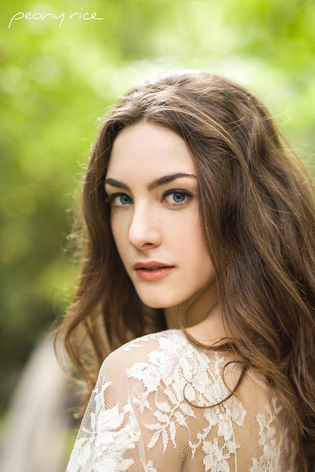 Style: JULIANNA Gold Metallic Lace Spaghetti Gown - Peony Rice
