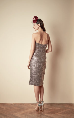 Style: ELIOR Metallic Crinkle Pleated Front Bandeau Dress - Peony Rice