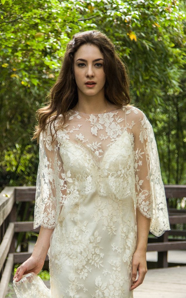 Style: CASSEY METALLIC French Metallic Gold Lace Poncho - Peony Rice