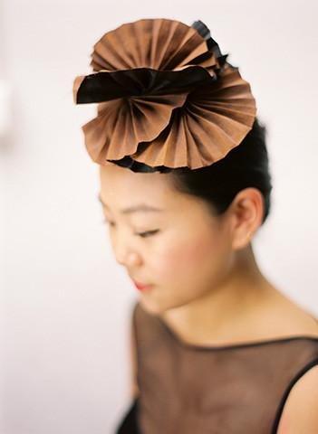 Style: FILIPPA Mud Silk Hand Pleated Fan Head Topping Peony Rice