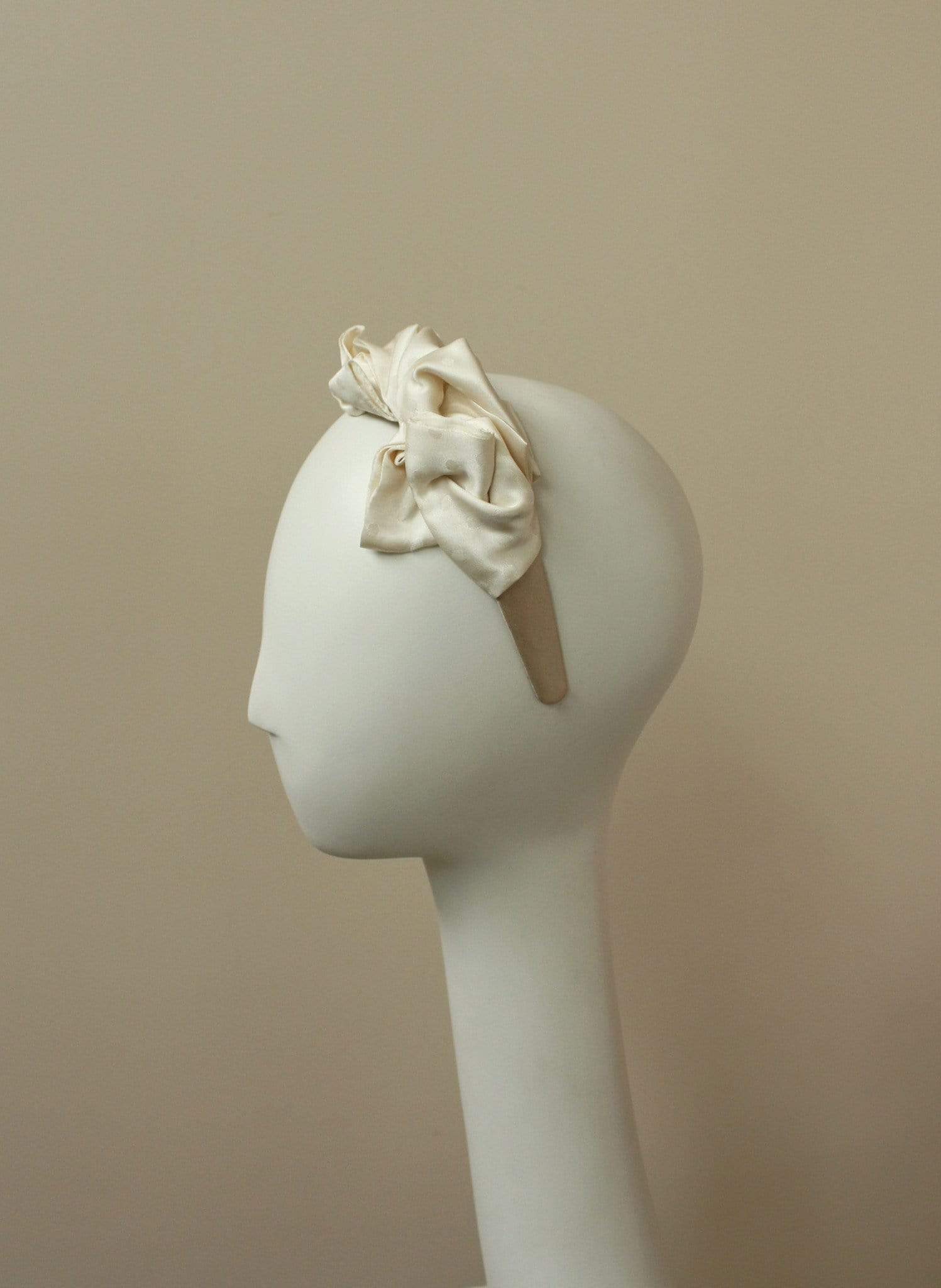 Style: ANNA Silk Polka Origami Fold Head Topping - Peony Rice